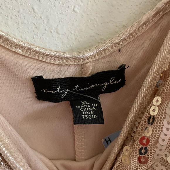 City Triangle Gold Sequin Open Backed Dress. NWT - Picture 5 of 10